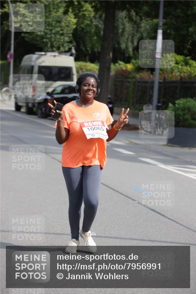 15.06.2025 - REWE Women's Run Jannik Wohlers http://msf.ph/oto/7956991 15.06.2025 09:14:28 Laufen 10065 meine-sportfotos.de