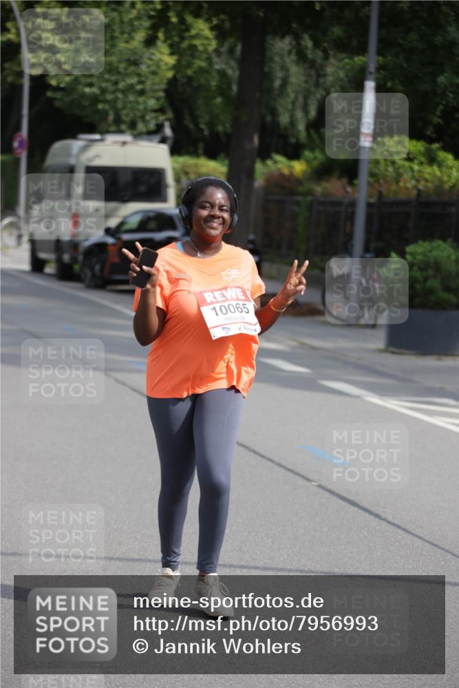 15.06.2025 - REWE Women's Run Jannik Wohlers http://msf.ph/oto/7956993 15.06.2025 09:14:28 Laufen 10065, 1 meine-sportfotos.de