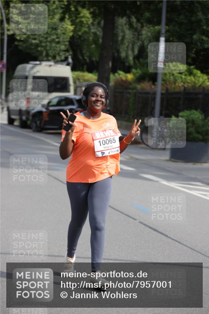 15.06.2025 - REWE Women's Run Jannik Wohlers http://msf.ph/oto/7957001 15.06.2025 09:14:28 Laufen 10065 meine-sportfotos.de