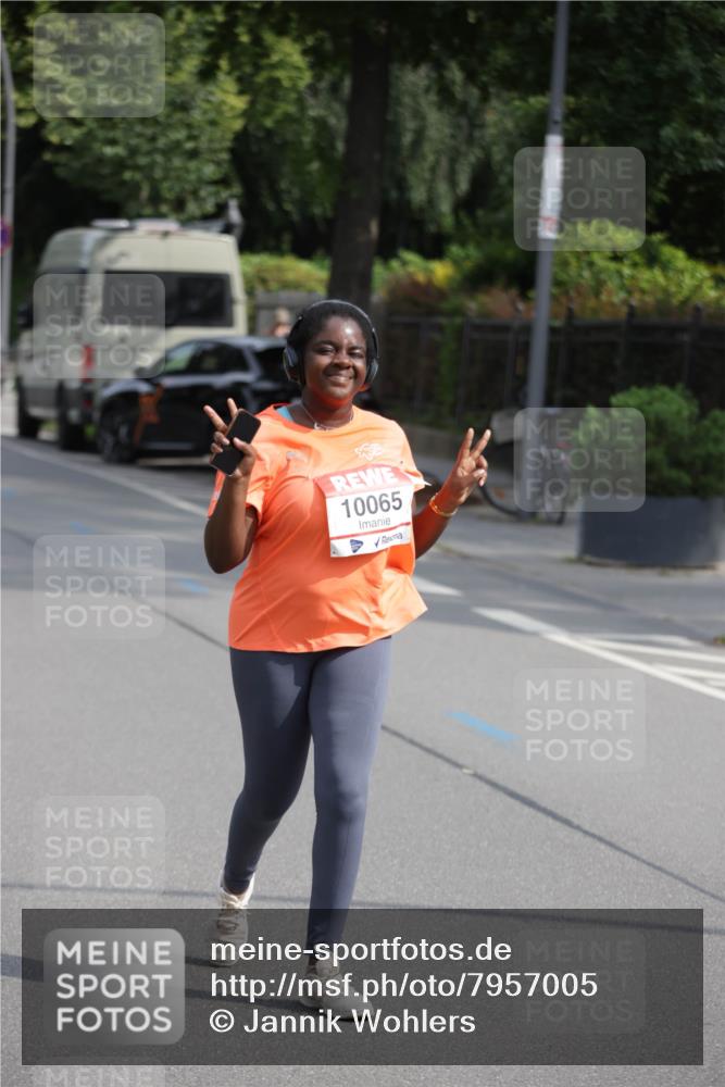 15.06.2025 - REWE Women's Run Jannik Wohlers http://msf.ph/oto/7957005 15.06.2025 09:14:28 Laufen 10065 meine-sportfotos.de
