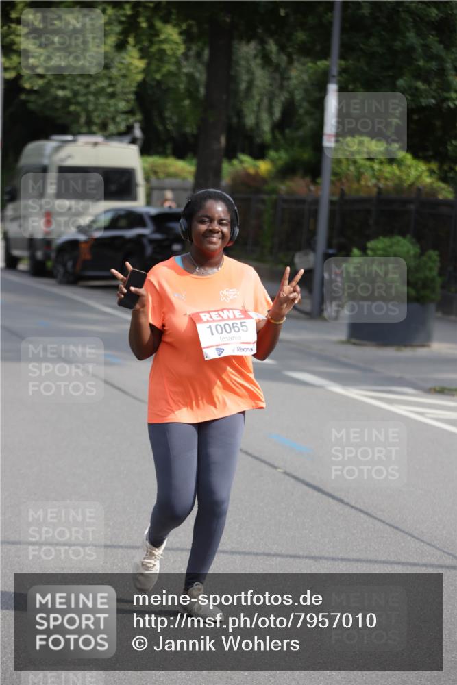 15.06.2025 - REWE Women's Run Jannik Wohlers http://msf.ph/oto/7957010 15.06.2025 09:14:28 Laufen 10065 meine-sportfotos.de