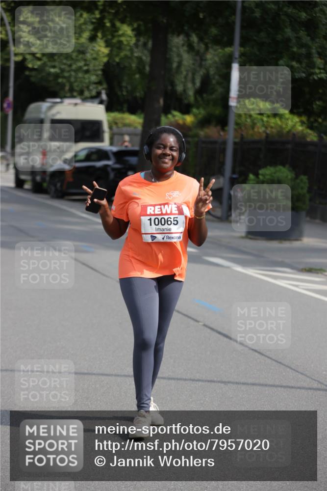 15.06.2025 - REWE Women's Run Jannik Wohlers http://msf.ph/oto/7957020 15.06.2025 09:14:28 Laufen 10065 meine-sportfotos.de