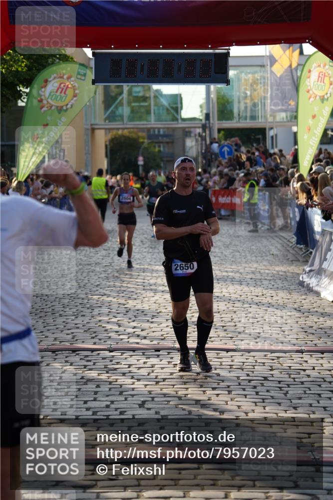 13.06.2025 - Holstenköstenlauf Felixshl http://msf.ph/oto/7957023 13.06.2025 19:47:49 Laufen 2207, 2377, 2485, 2604, 2650 meine-sportfotos.de