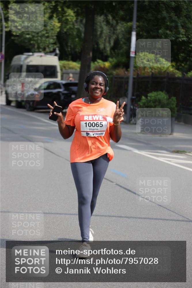 15.06.2025 - REWE Women's Run Jannik Wohlers http://msf.ph/oto/7957028 15.06.2025 09:14:28 Laufen 10065 meine-sportfotos.de