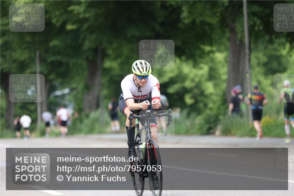 15.06.2025 - 7 Türme Triathlon Yannick Fuchs http://msf.ph/oto/7957053 15.06.2025 13:42:31 Radfahren 320, 675, 1065, 1147 meine-sportfotos.de