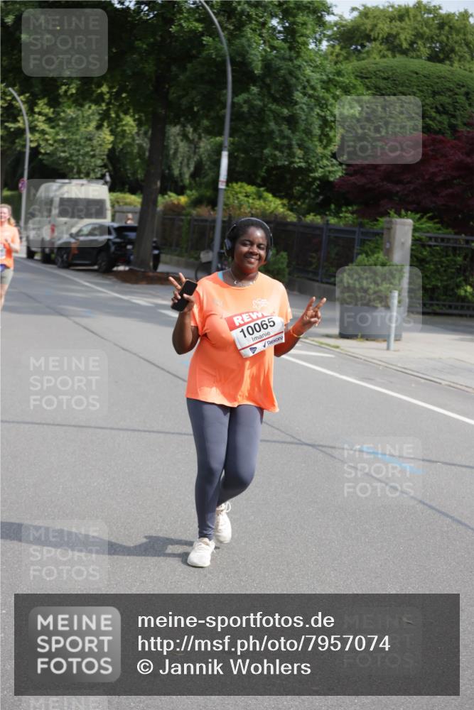15.06.2025 - REWE Women's Run Jannik Wohlers http://msf.ph/oto/7957074 15.06.2025 09:14:29 Laufen 10065 meine-sportfotos.de