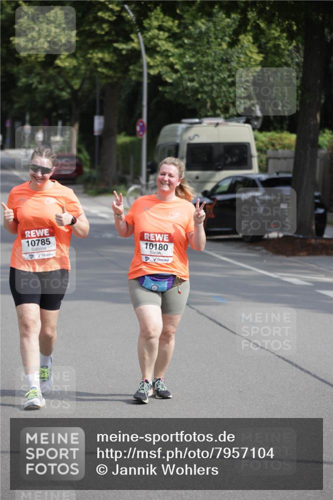 15.06.2025 - REWE Women's Run Jannik Wohlers http://msf.ph/oto/7957104 15.06.2025 09:14:32 Laufen 10785, 10180 meine-sportfotos.de