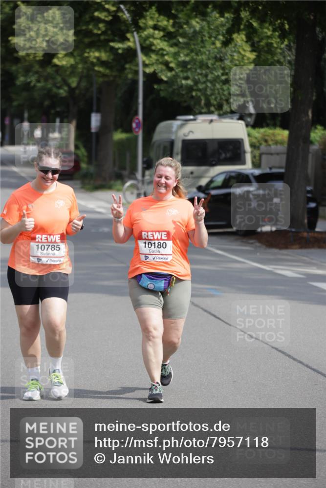 15.06.2025 - REWE Women's Run Jannik Wohlers http://msf.ph/oto/7957118 15.06.2025 09:14:32 Laufen 10785, 10180 meine-sportfotos.de