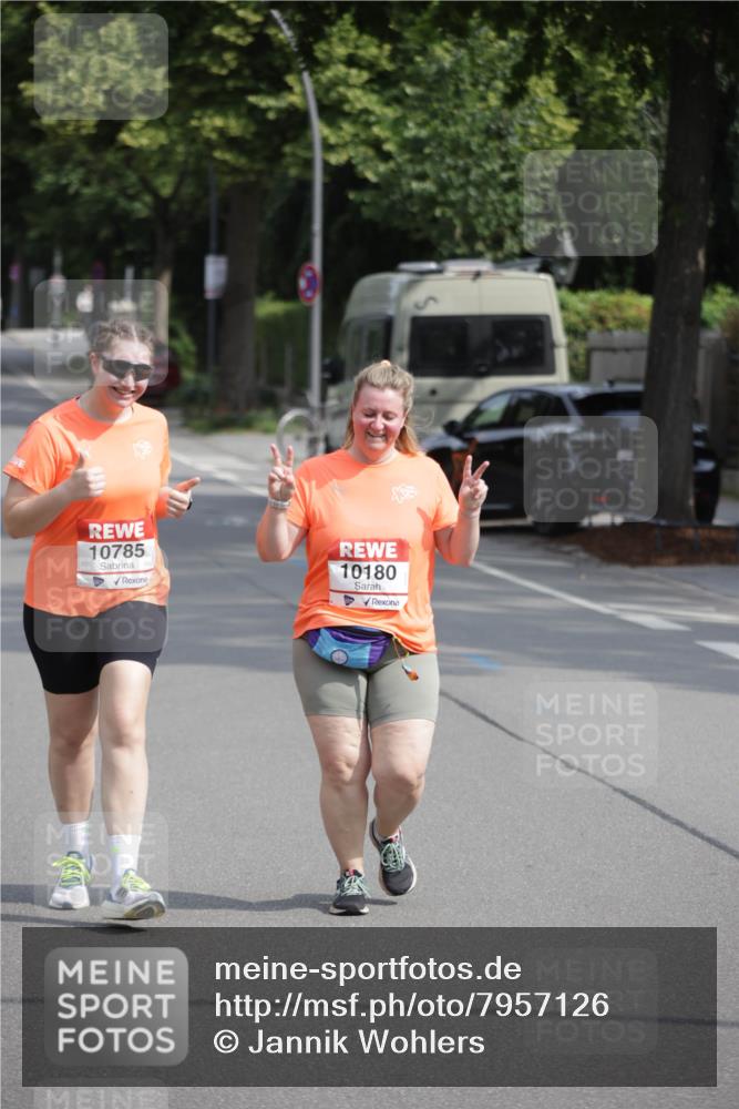 15.06.2025 - REWE Women's Run Jannik Wohlers http://msf.ph/oto/7957126 15.06.2025 09:14:32 Laufen 10785, 10180 meine-sportfotos.de