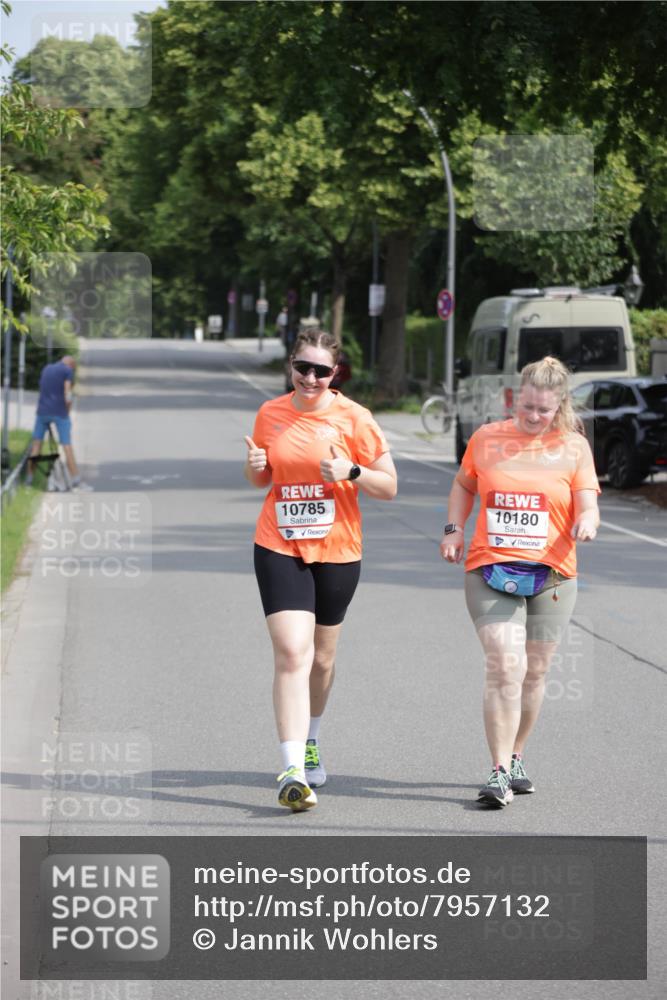 15.06.2025 - REWE Women's Run Jannik Wohlers http://msf.ph/oto/7957132 15.06.2025 09:14:33 Laufen 10785, 10180 meine-sportfotos.de
