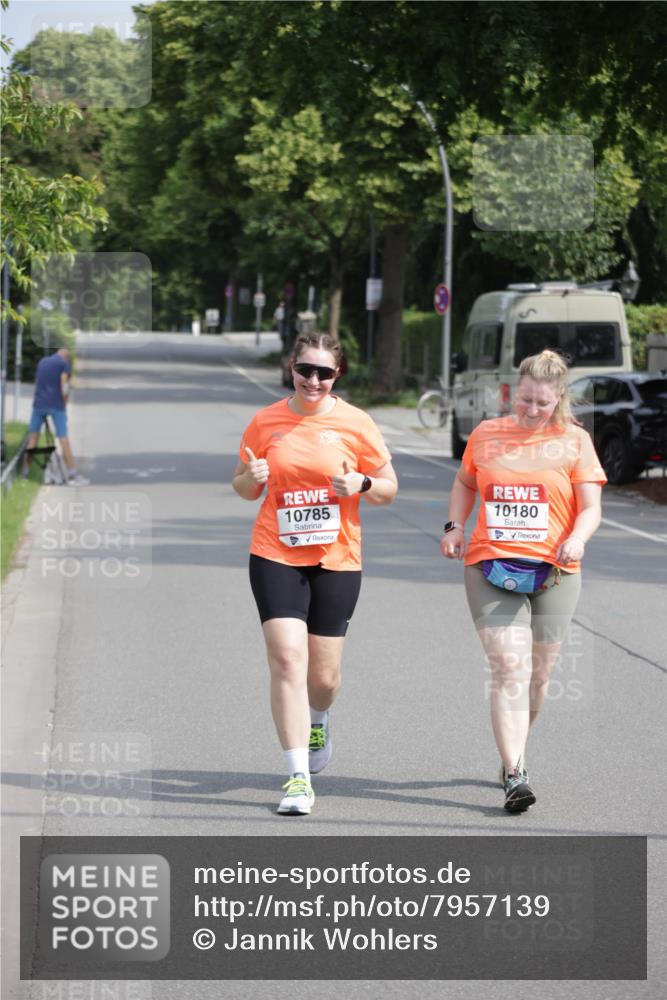 15.06.2025 - REWE Women's Run Jannik Wohlers http://msf.ph/oto/7957139 15.06.2025 09:14:33 Laufen 10785, 10180 meine-sportfotos.de
