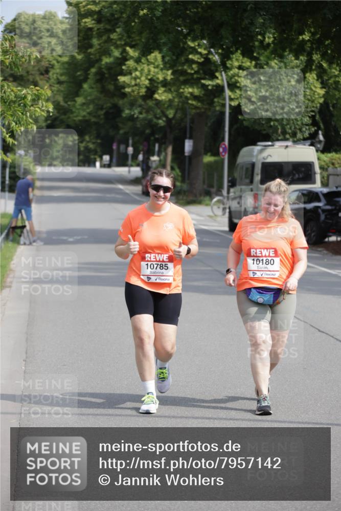 15.06.2025 - REWE Women's Run Jannik Wohlers http://msf.ph/oto/7957142 15.06.2025 09:14:33 Laufen 10785, 10180 meine-sportfotos.de