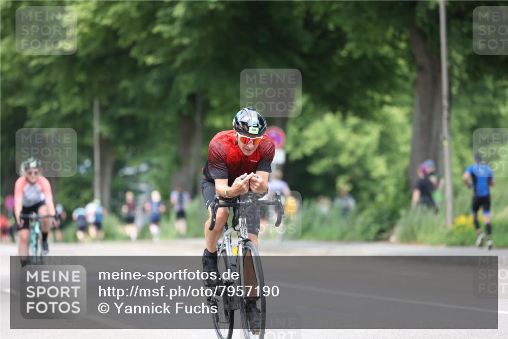 15.06.2025 - 7 Türme Triathlon Yannick Fuchs http://msf.ph/oto/7957190 15.06.2025 13:43:01 Radfahren 281, 379, 629 meine-sportfotos.de