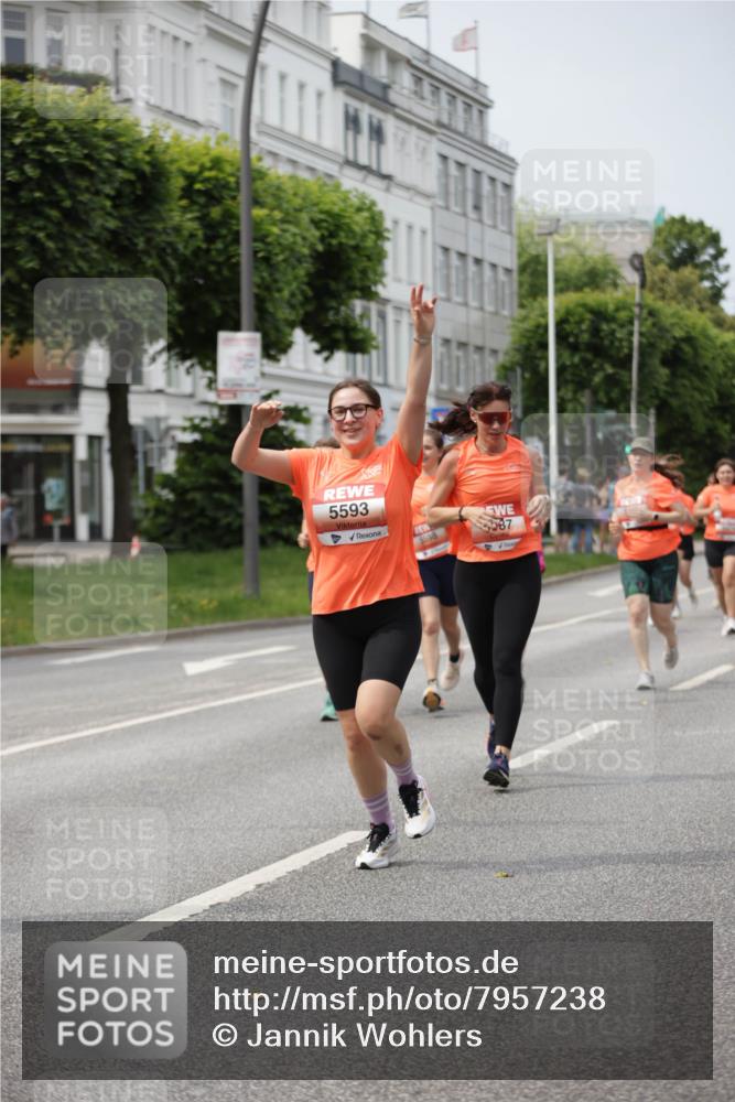 15.06.2025 - REWE Women's Run Jannik Wohlers http://msf.ph/oto/7957238 15.06.2025 09:43:55 Laufen 5593, 5598, 587 meine-sportfotos.de