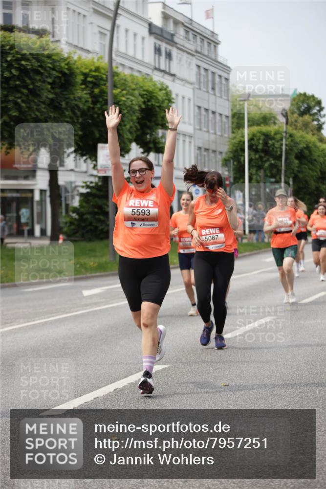 15.06.2025 - REWE Women's Run Jannik Wohlers http://msf.ph/oto/7957251 15.06.2025 09:43:55 Laufen 5593, 5598, 5087 meine-sportfotos.de