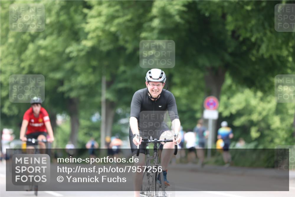 15.06.2025 - 7 Türme Triathlon Yannick Fuchs http://msf.ph/oto/7957256 15.06.2025 13:43:23 Radfahren 795, 834, 933, 1110 meine-sportfotos.de