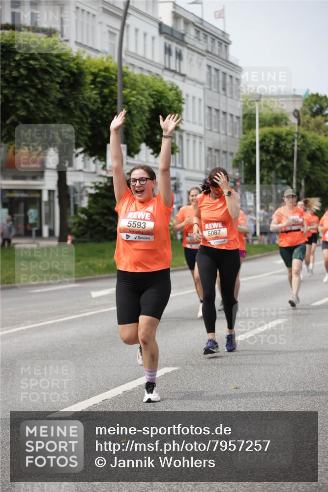 15.06.2025 - REWE Women's Run Jannik Wohlers http://msf.ph/oto/7957257 15.06.2025 09:43:55 Laufen 5593, 5087 meine-sportfotos.de