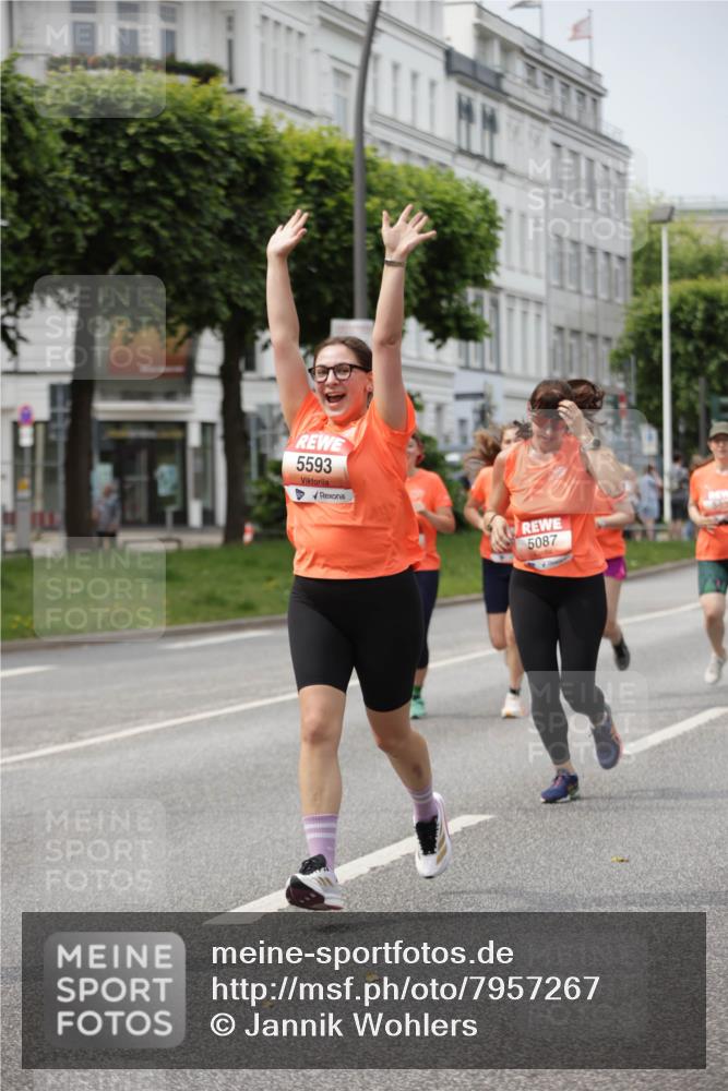15.06.2025 - REWE Women's Run Jannik Wohlers http://msf.ph/oto/7957267 15.06.2025 09:43:55 Laufen 5593, 5087 meine-sportfotos.de