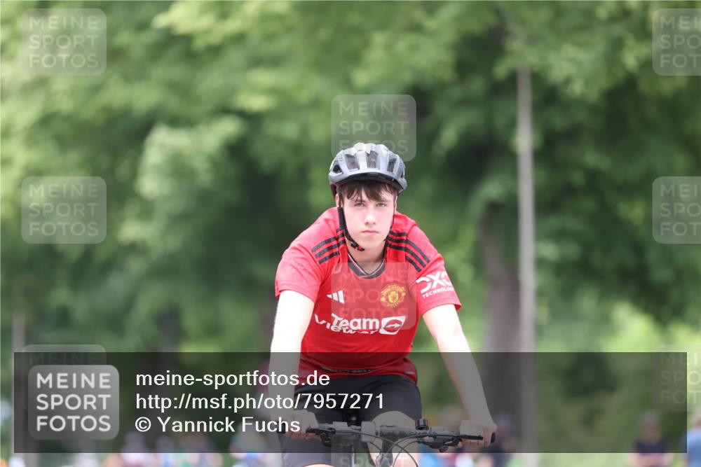 15.06.2025 - 7 Türme Triathlon Yannick Fuchs http://msf.ph/oto/7957271 15.06.2025 13:43:25 Radfahren 195, 795, 834, 933, 987, 1110 meine-sportfotos.de