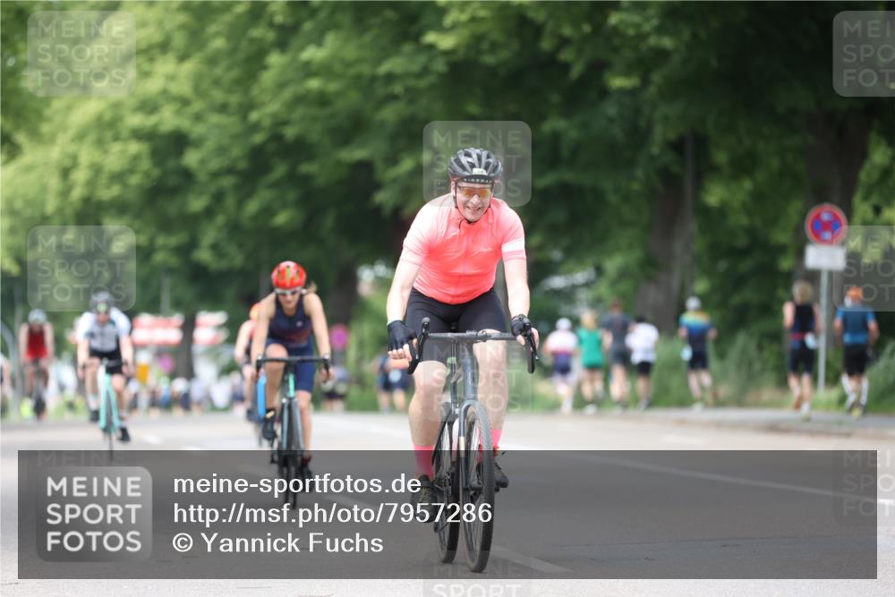 15.06.2025 - 7 Türme Triathlon Yannick Fuchs http://msf.ph/oto/7957286 15.06.2025 13:43:28 Radfahren 195, 795, 933, 987, 1110 meine-sportfotos.de