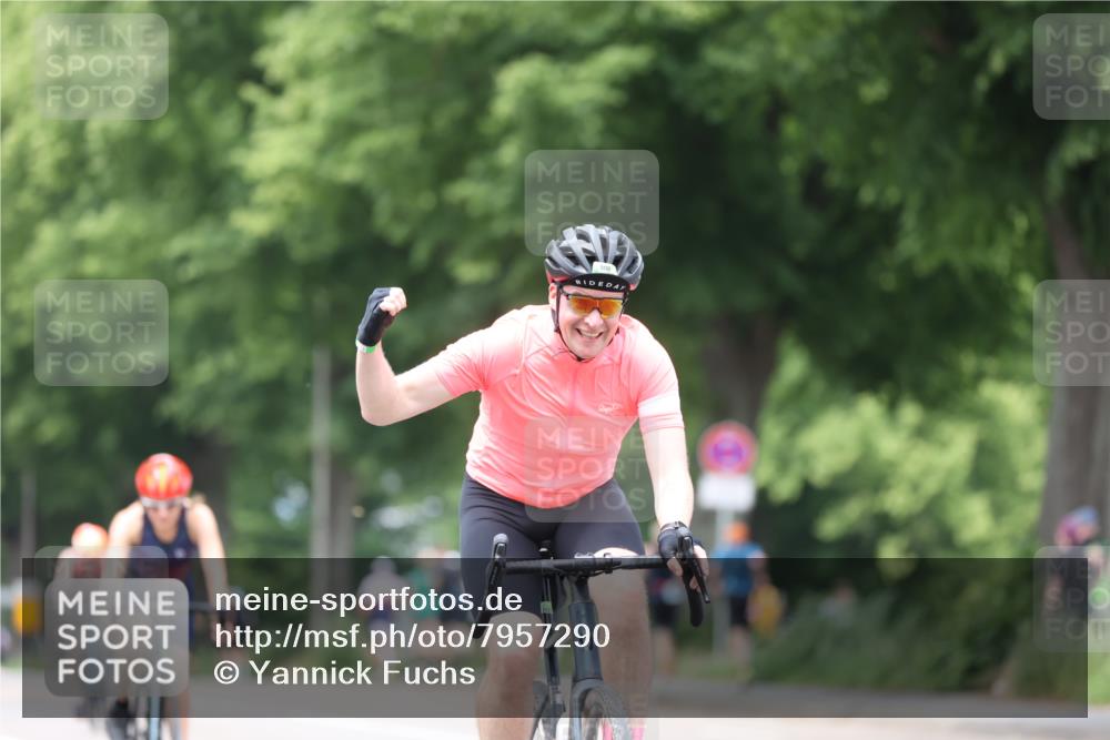 15.06.2025 - 7 Türme Triathlon Yannick Fuchs http://msf.ph/oto/7957290 15.06.2025 13:43:29 Radfahren 195, 600, 933, 987, 1110 meine-sportfotos.de