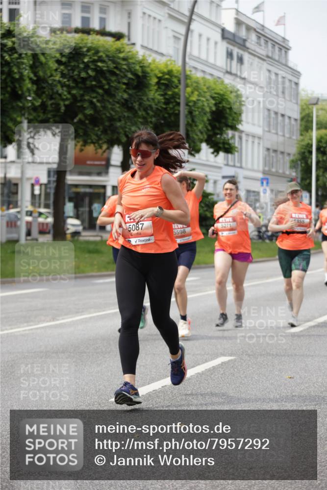 15.06.2025 - REWE Women's Run Jannik Wohlers http://msf.ph/oto/7957292 15.06.2025 09:43:57 Laufen 5087, 5271, 5598, 5455 meine-sportfotos.de