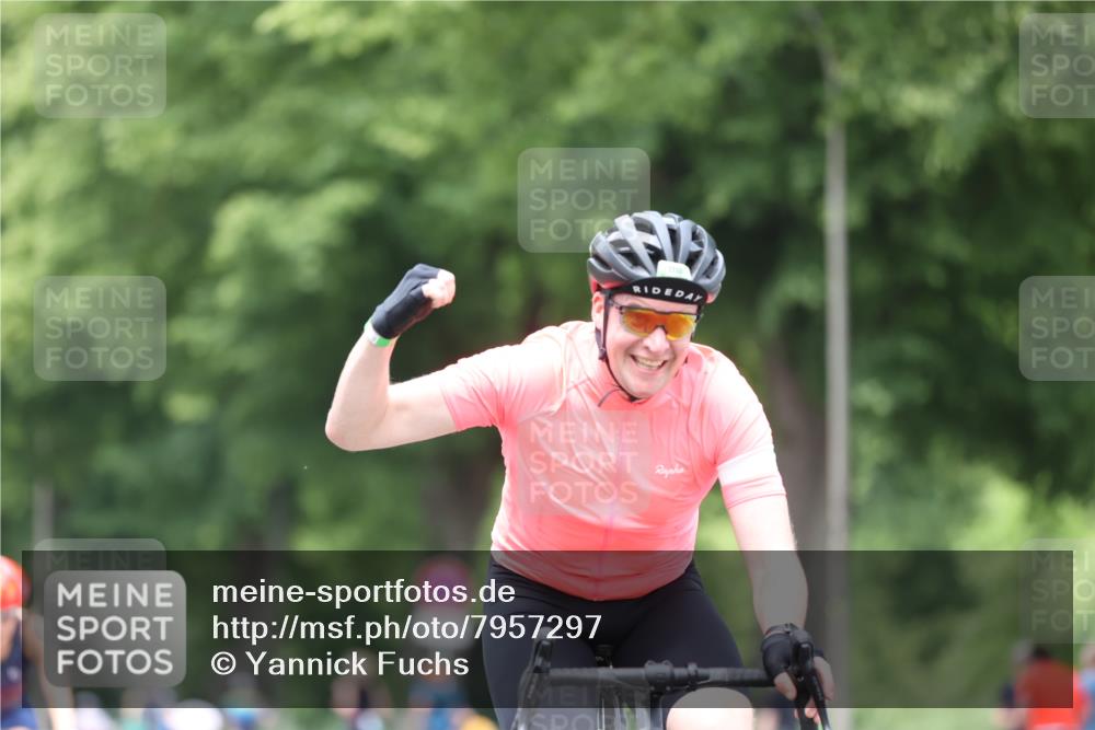 15.06.2025 - 7 Türme Triathlon Yannick Fuchs http://msf.ph/oto/7957297 15.06.2025 13:43:29 Radfahren 195, 600, 933, 987, 1110 meine-sportfotos.de
