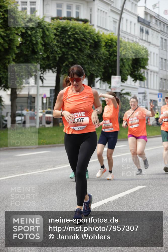 15.06.2025 - REWE Women's Run Jannik Wohlers http://msf.ph/oto/7957307 15.06.2025 09:43:57 Laufen 111, 5087, 5598, 5271 meine-sportfotos.de