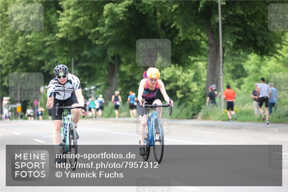 15.06.2025 - 7 Türme Triathlon Yannick Fuchs http://msf.ph/oto/7957312 15.06.2025 13:43:31 Radfahren 195, 600, 933, 987, 1110, 1137 meine-sportfotos.de