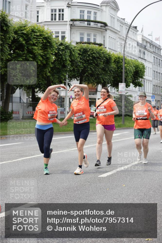15.06.2025 - REWE Women's Run Jannik Wohlers http://msf.ph/oto/7957314 15.06.2025 09:43:58 Laufen 1114, 5662, 5271, 5598, 5455 meine-sportfotos.de