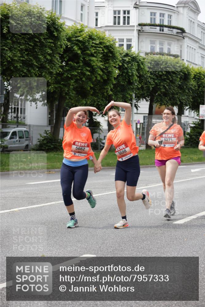15.06.2025 - REWE Women's Run Jannik Wohlers http://msf.ph/oto/7957333 15.06.2025 09:43:59 Laufen 5662, 5598, 5271 meine-sportfotos.de