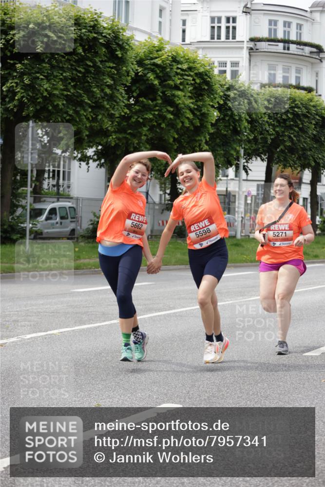 15.06.2025 - REWE Women's Run Jannik Wohlers http://msf.ph/oto/7957341 15.06.2025 09:43:59 Laufen 5662, 5598, 5271 meine-sportfotos.de