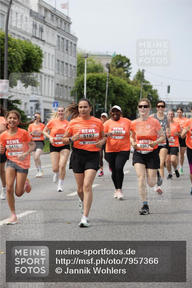15.06.2025 - REWE Women's Run Jannik Wohlers http://msf.ph/oto/7957366 15.06.2025 09:44:00 Laufen 5156, 533, 5197, 5425, 5416, 5567 meine-sportfotos.de