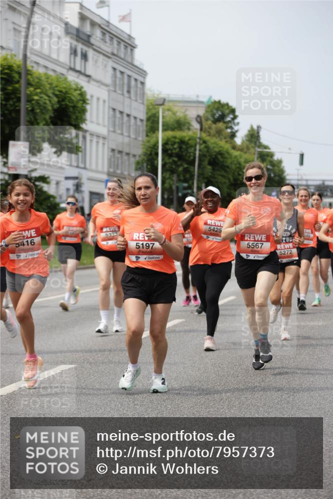 15.06.2025 - REWE Women's Run Jannik Wohlers http://msf.ph/oto/7957373 15.06.2025 09:44:00 Laufen 5416, 5333, 5197, 5425, 5567, 549, 5272 meine-sportfotos.de