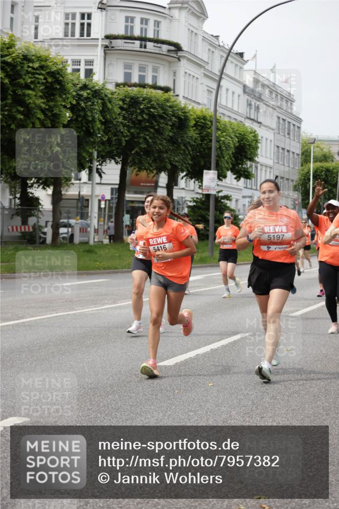15.06.2025 - REWE Women's Run Jannik Wohlers http://msf.ph/oto/7957382 15.06.2025 09:44:01 Laufen 5416, 5156, 5197 meine-sportfotos.de