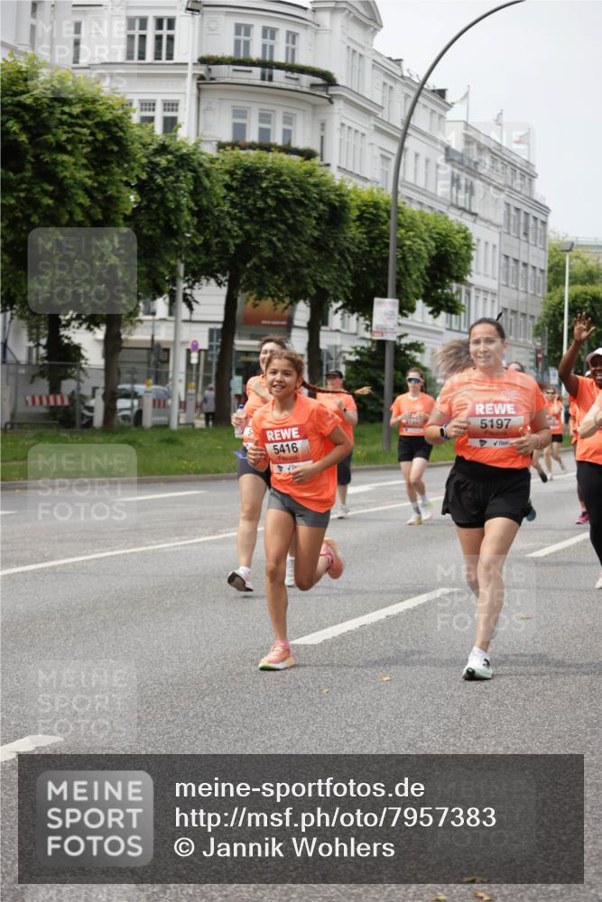 15.06.2025 - REWE Women's Run Jannik Wohlers http://msf.ph/oto/7957383 15.06.2025 09:44:01 Laufen 5416, 5156, 5197 meine-sportfotos.de