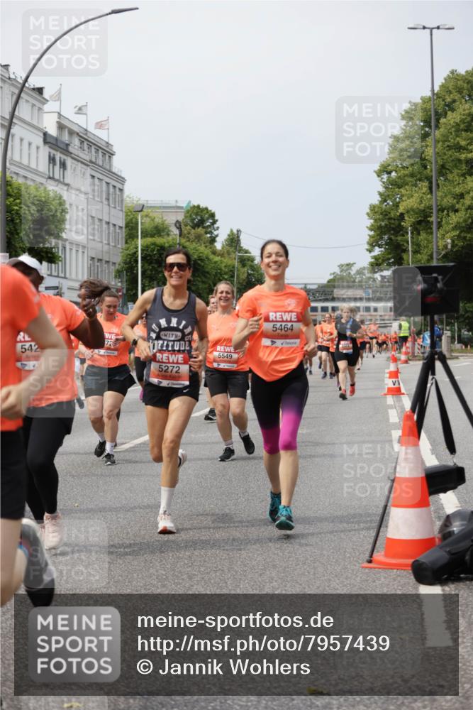 15.06.2025 - REWE Women's Run Jannik Wohlers http://msf.ph/oto/7957439 15.06.2025 09:44:02 Laufen 72, 542, 5549, 5272, 5464 meine-sportfotos.de