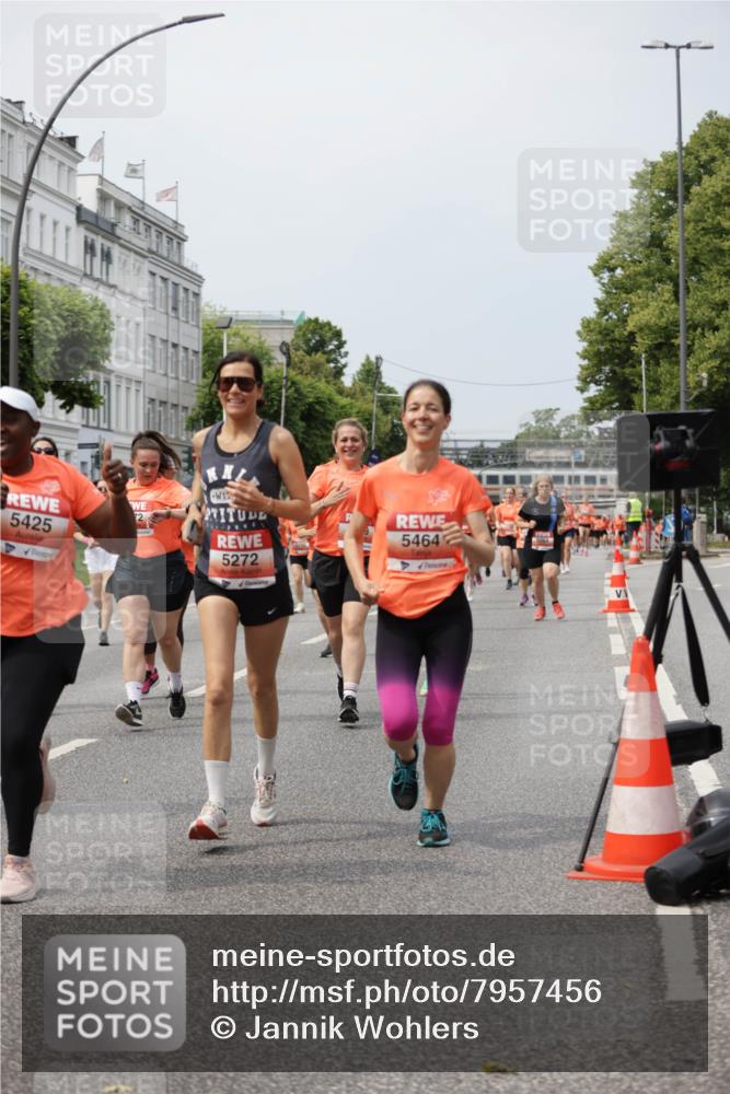 15.06.2025 - REWE Women's Run Jannik Wohlers http://msf.ph/oto/7957456 15.06.2025 09:44:03 Laufen 5464, 5425, 72, 5272 meine-sportfotos.de