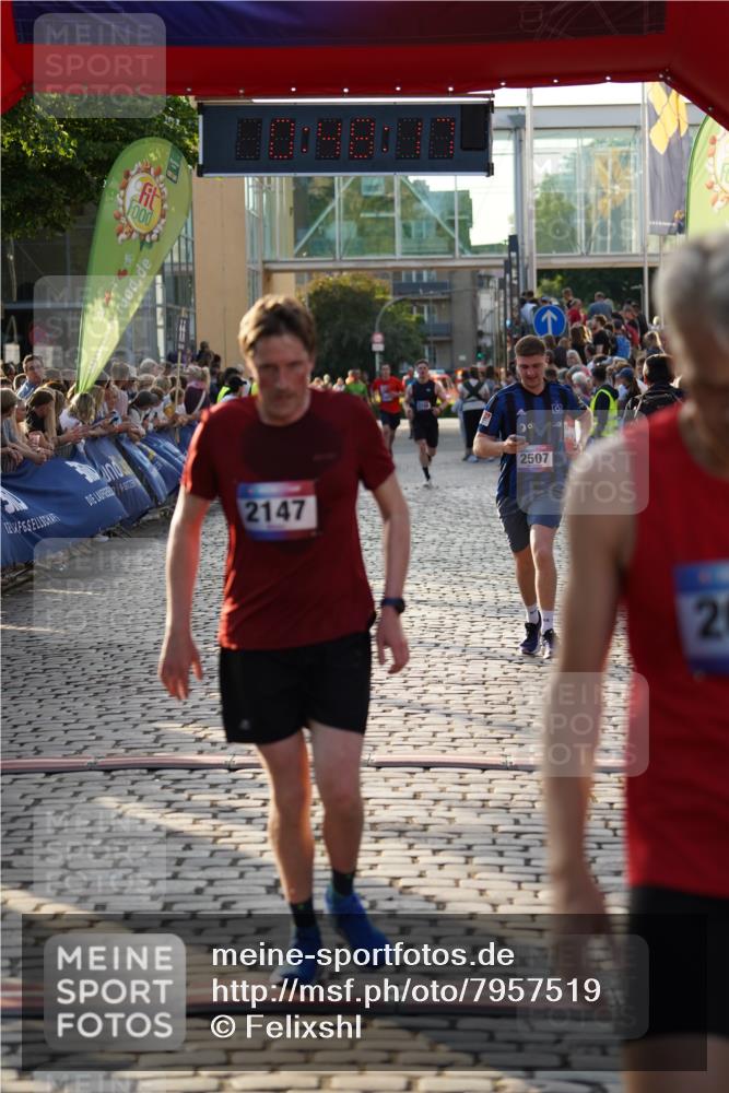 13.06.2025 - Holstenköstenlauf Felixshl http://msf.ph/oto/7957519 13.06.2025 19:48:16 Laufen 2064, 2147, 2507, 2748 meine-sportfotos.de