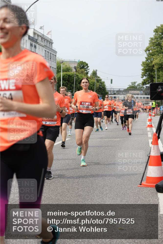 15.06.2025 - REWE Women's Run Jannik Wohlers http://msf.ph/oto/7957525 15.06.2025 09:44:04 Laufen 64, 9, 5686, 5064 meine-sportfotos.de