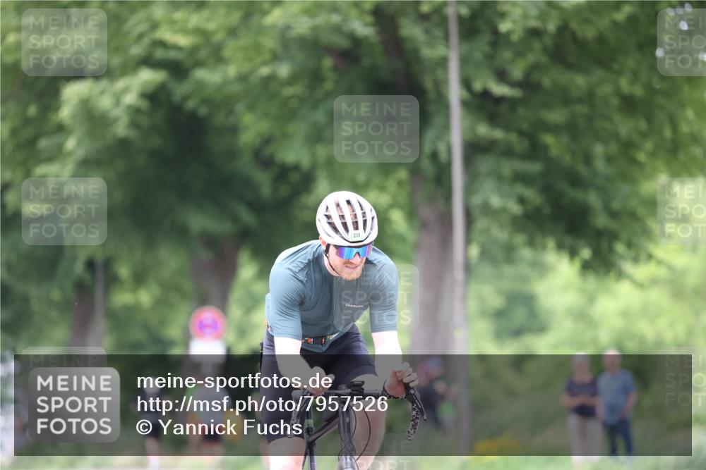 15.06.2025 - 7 Türme Triathlon Yannick Fuchs http://msf.ph/oto/7957526 15.06.2025 13:44:01 Radfahren 662, 732, 771, 1128, 1151, 1184 meine-sportfotos.de