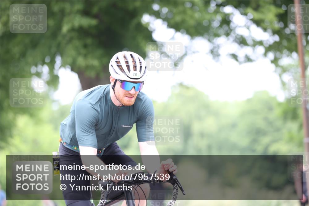 15.06.2025 - 7 Türme Triathlon Yannick Fuchs http://msf.ph/oto/7957539 15.06.2025 13:44:02 Radfahren 662, 732, 771, 1128, 1151, 1184 meine-sportfotos.de