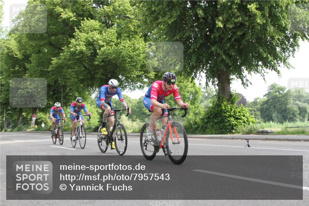 15.06.2025 - 7 Türme Triathlon Yannick Fuchs http://msf.ph/oto/7957543 15.06.2025 09:52:42 Radfahren  meine-sportfotos.de