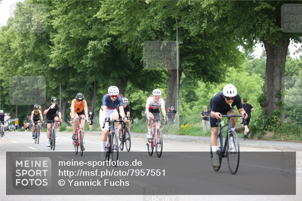 15.06.2025 - 7 Türme Triathlon Yannick Fuchs http://msf.ph/oto/7957551 15.06.2025 13:44:04 Radfahren 662, 732, 771, 1128, 1151, 1184 meine-sportfotos.de