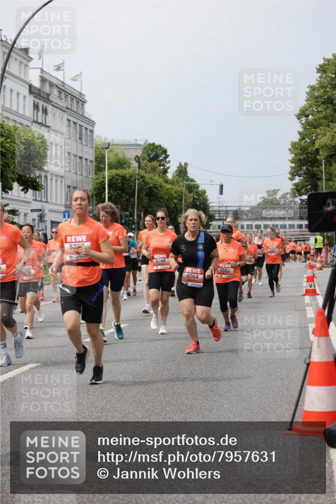 15.06.2025 - REWE Women's Run Jannik Wohlers http://msf.ph/oto/7957631 15.06.2025 09:44:07 Laufen 5295, 522, 5308, 5264, 5503, 5064 meine-sportfotos.de
