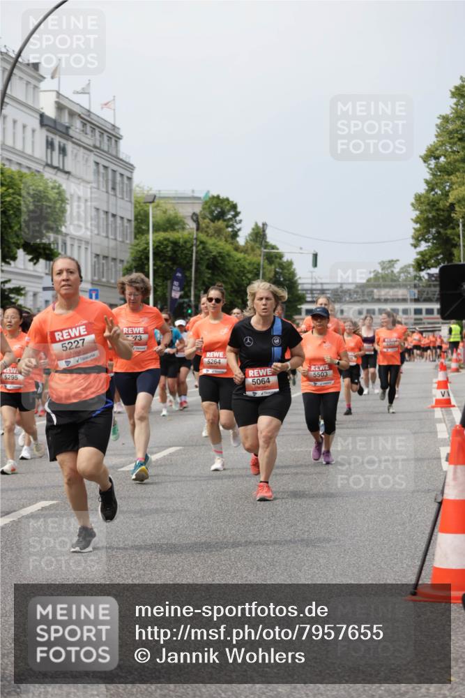 15.06.2025 - REWE Women's Run Jannik Wohlers http://msf.ph/oto/7957655 15.06.2025 09:44:07 Laufen 5295, 5227, 73, 5264, 5064, 5503, 5307 meine-sportfotos.de