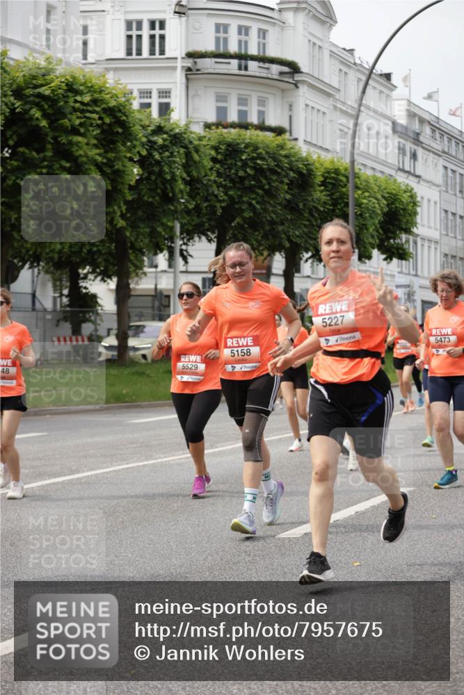 15.06.2025 - REWE Women's Run Jannik Wohlers http://msf.ph/oto/7957675 15.06.2025 09:44:08 Laufen 5158, 48, 5529, 5227, 5473 meine-sportfotos.de