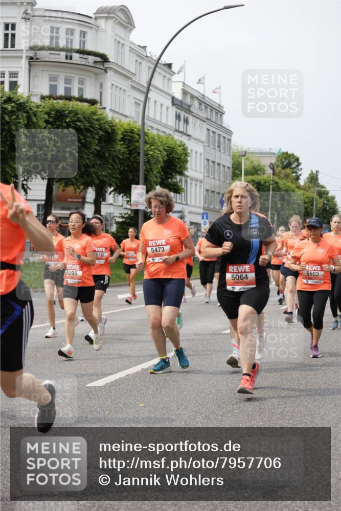 15.06.2025 - REWE Women's Run Jannik Wohlers http://msf.ph/oto/7957706 15.06.2025 09:44:09 Laufen 5473, 5627, 518, 5295, 5064, 5503 meine-sportfotos.de