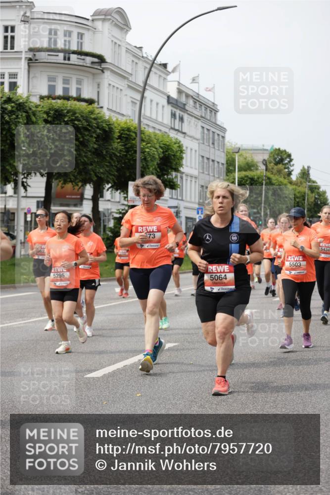 15.06.2025 - REWE Women's Run Jannik Wohlers http://msf.ph/oto/7957720 15.06.2025 09:44:09 Laufen 62, 5295, 73, 5064, 5434, 5503 meine-sportfotos.de