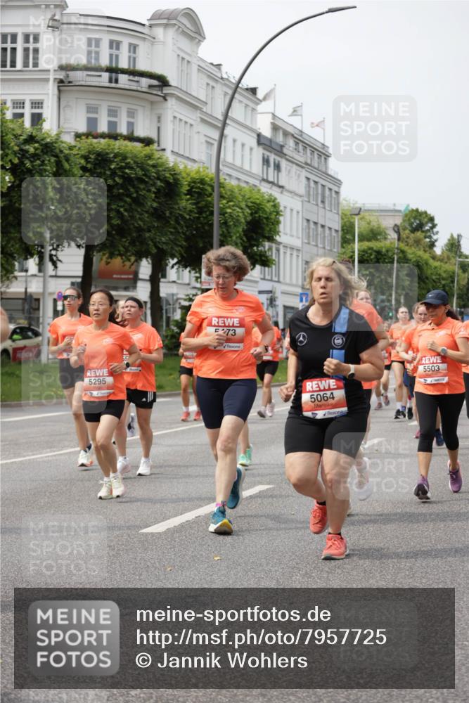 15.06.2025 - REWE Women's Run Jannik Wohlers http://msf.ph/oto/7957725 15.06.2025 09:44:09 Laufen 5295, 5273, 5064, 5503 meine-sportfotos.de